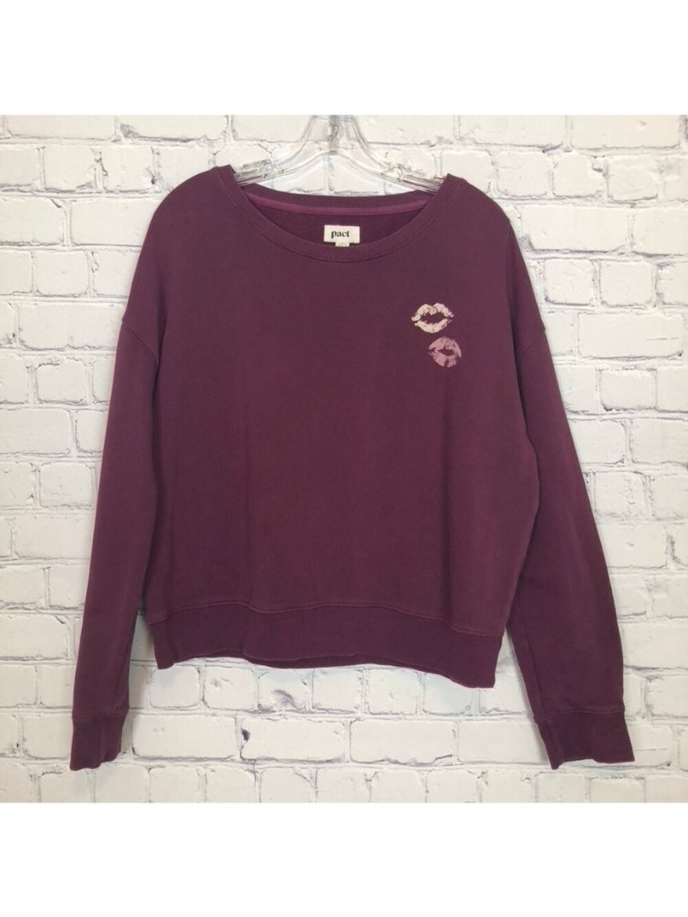 Pact Organic Cotton Purple Sweatshirt Size L Lips Kiss Graphic